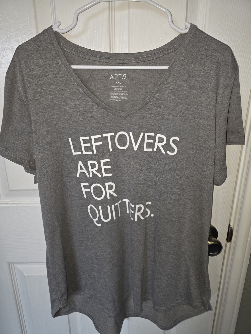 Apt. 9 Gray V-Neck Graphic Tee - "Leftovers Are For Quitters."